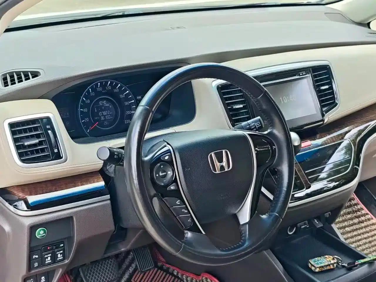 2015 Odyssey 2.4L Luxury Edition — миниатюра 5