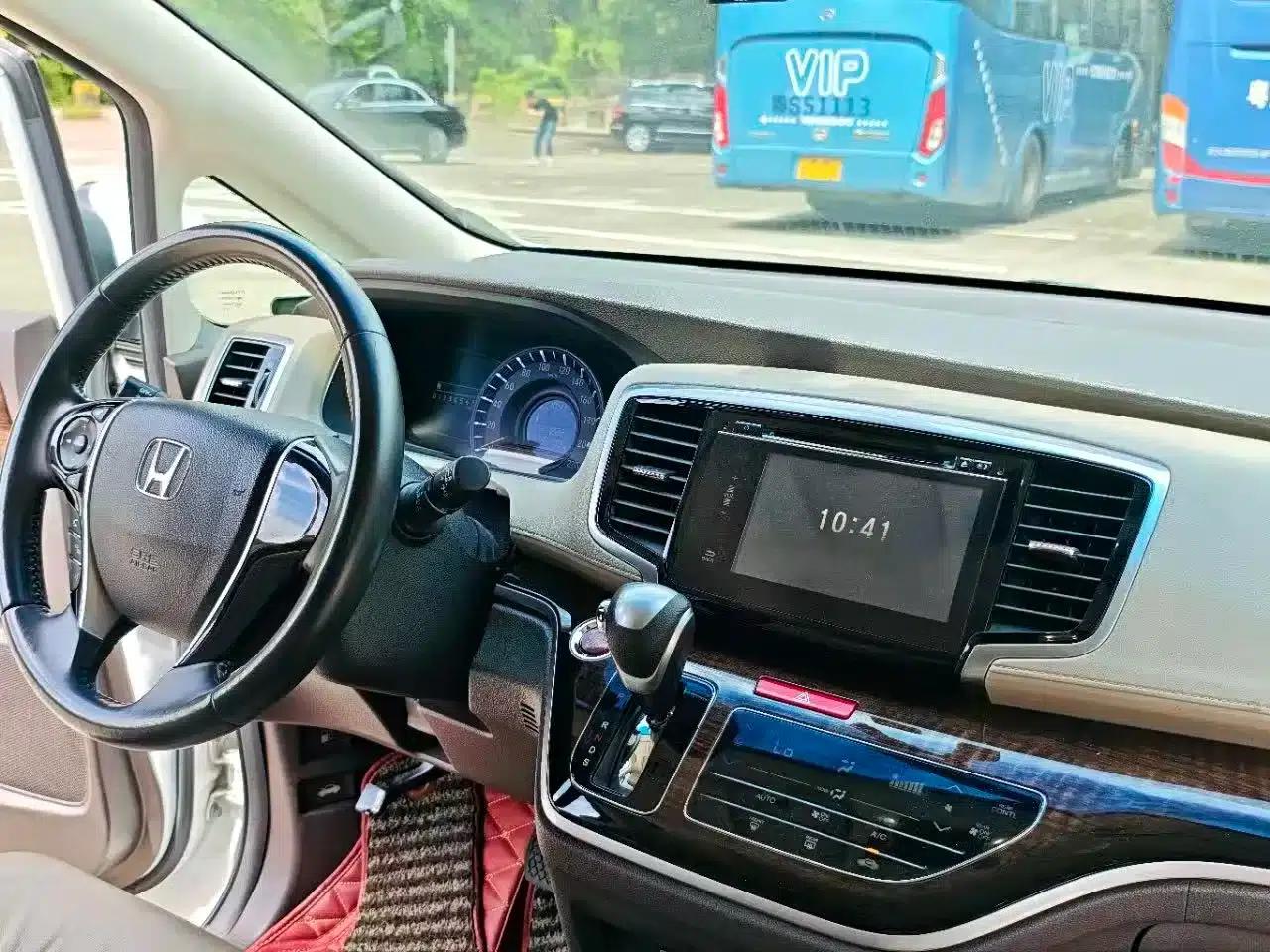 2015 Odyssey 2.4L Luxury Edition — миниатюра 6