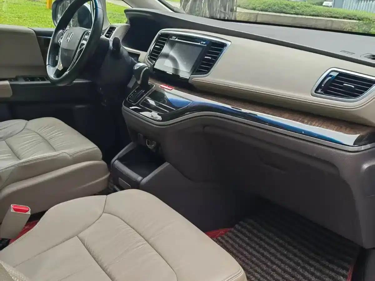 2015 Odyssey 2.4L Luxury Edition — миниатюра 7