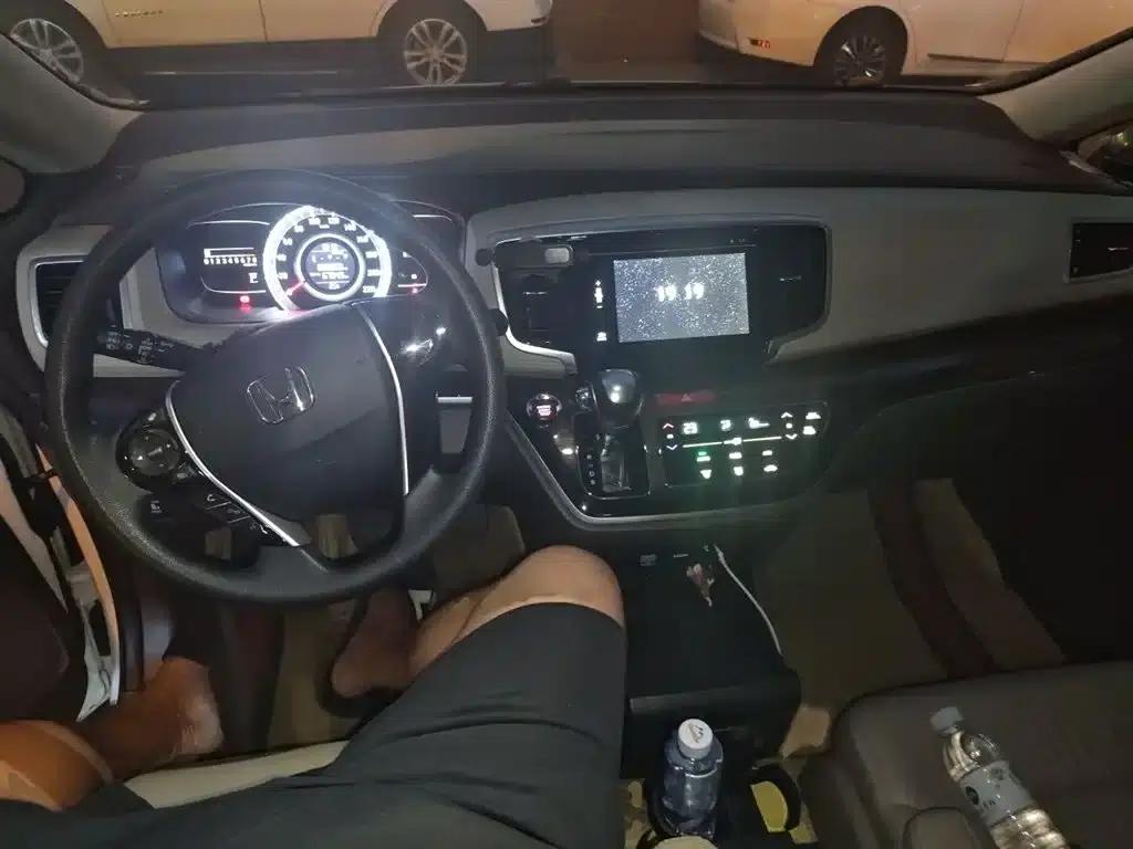 2017 Odyssey 2.4L Luxury Edition — миниатюра 13