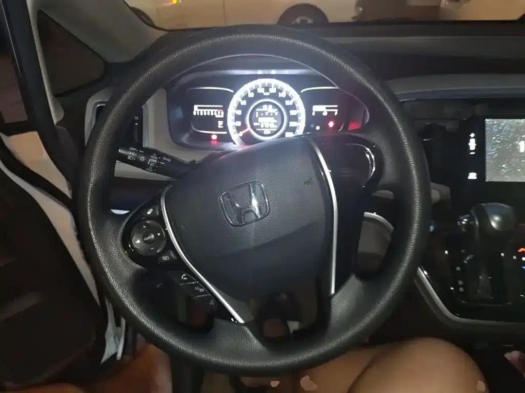 2017 Odyssey 2.4L Luxury Edition — миниатюра 3