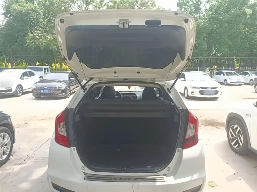 Honda Fit 2018 1.5L CVT Comfort Sunroof Edition — миниатюра 19