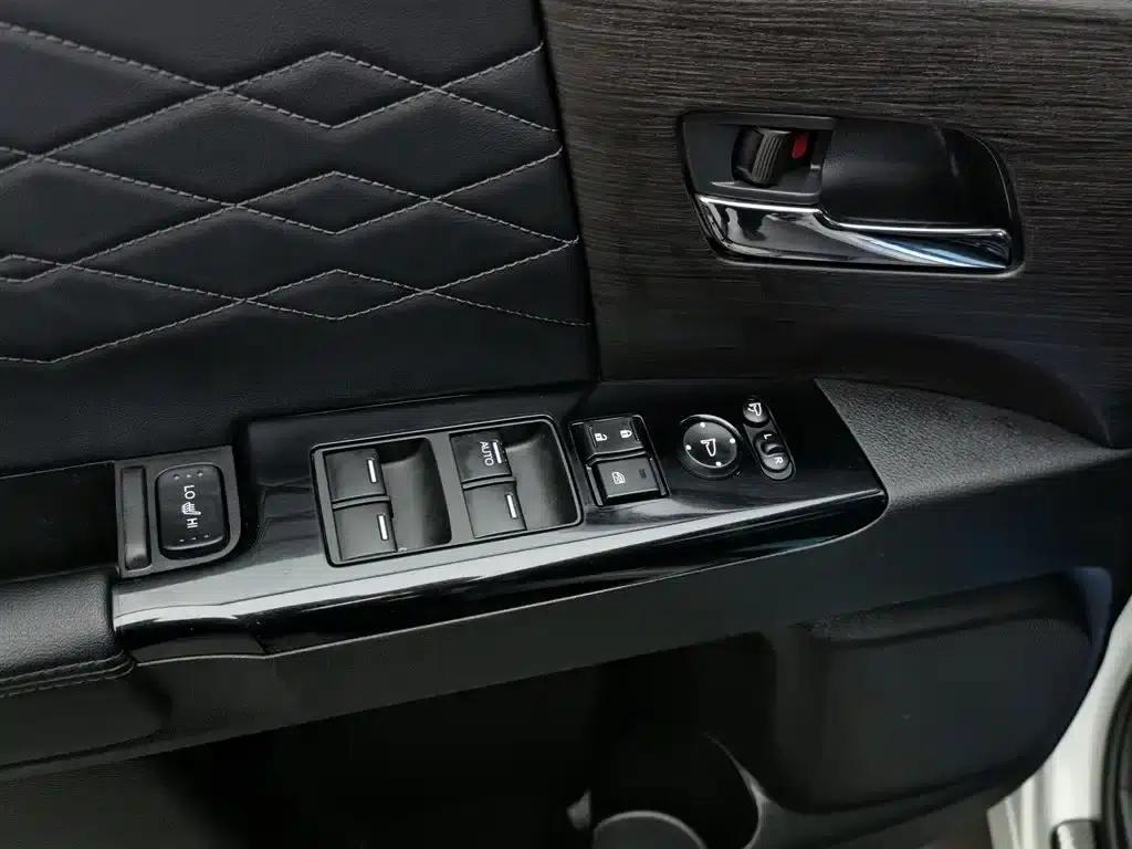 Elysion 2022 2.0L e:HEV Luxury Edition — миниатюра 9