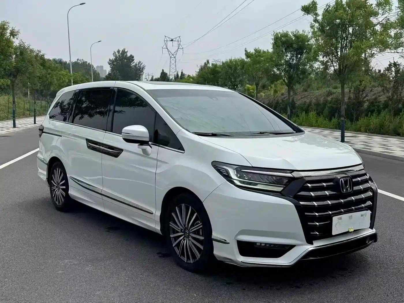 Elysion 2022 2.0L e:HEV Luxury Edition — миниатюра 3