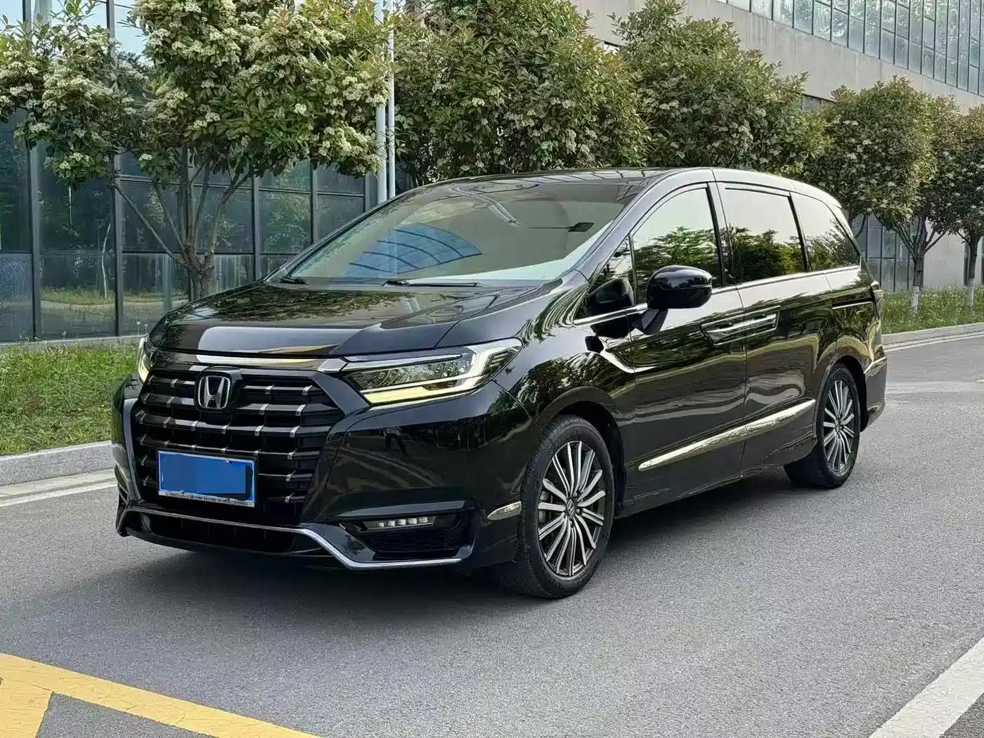 Elysion 2022 2.0L e:HEV Luxury Edition — миниатюра 1