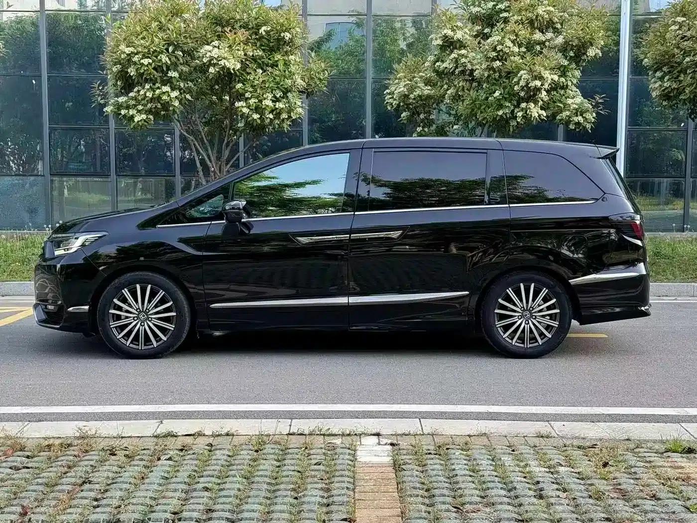 Elysion 2022 2.0L e:HEV Luxury Edition — миниатюра 8