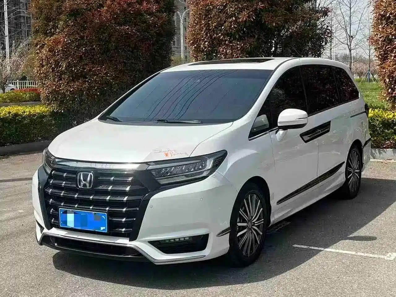 Elysion 2022 2.0L e:HEV Luxury Edition — миниатюра 1