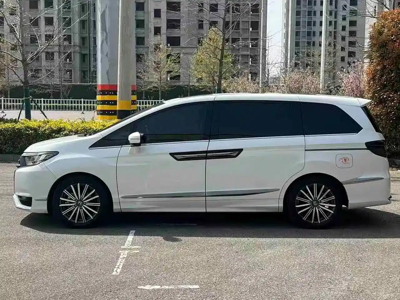 Elysion 2022 2.0L e:HEV Luxury Edition — миниатюра 8