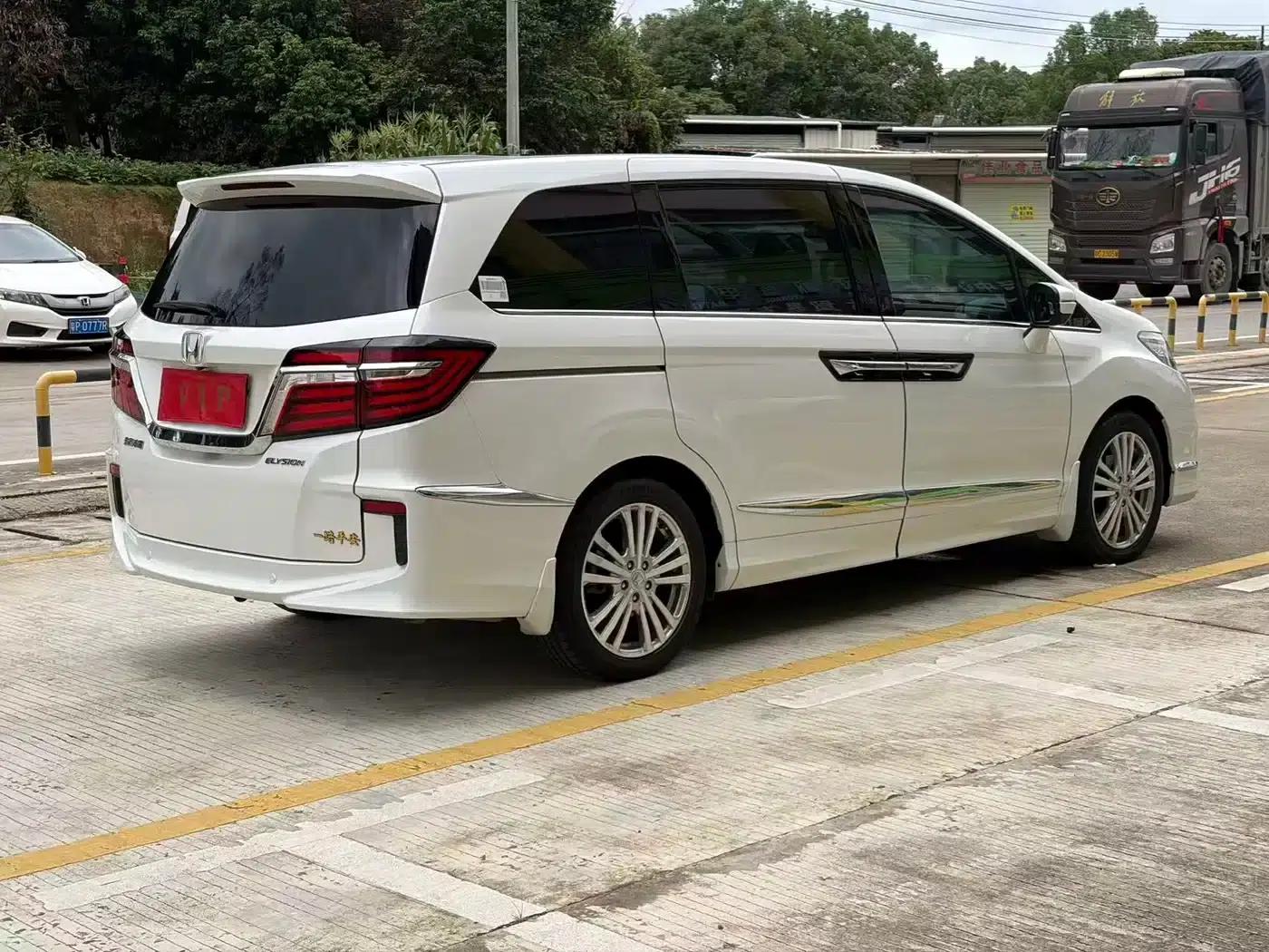 Elysion 2016 2.4L Luxury Edition — миниатюра 11