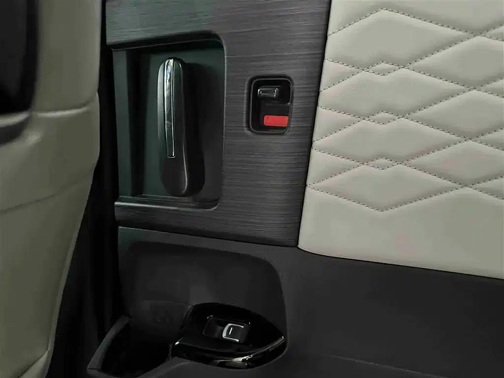 Elysion 2024 2.0L e:HEV Luxury Edition — миниатюра 13