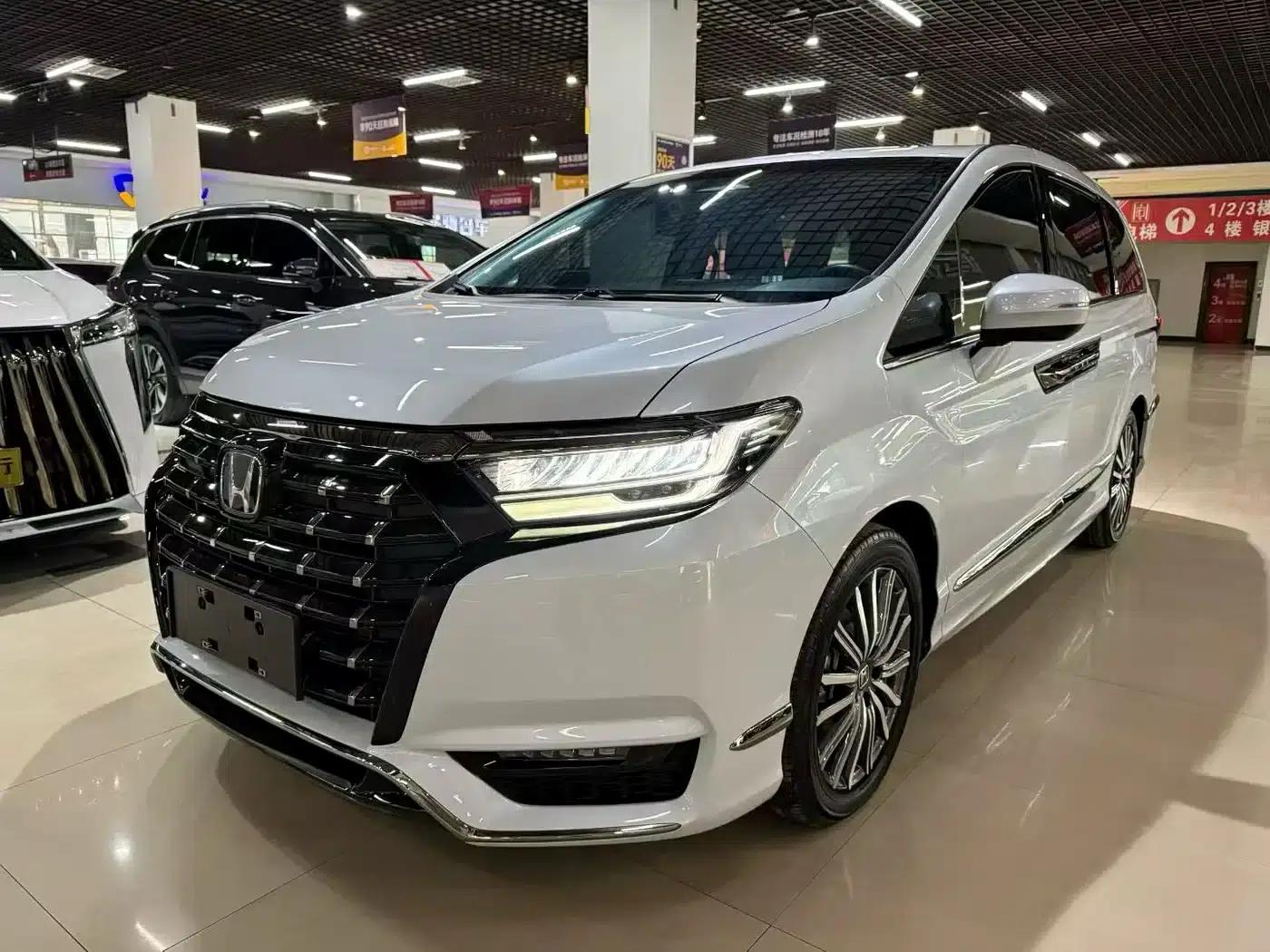Elysion 2024 2.0L e:HEV Luxury Edition — миниатюра 1