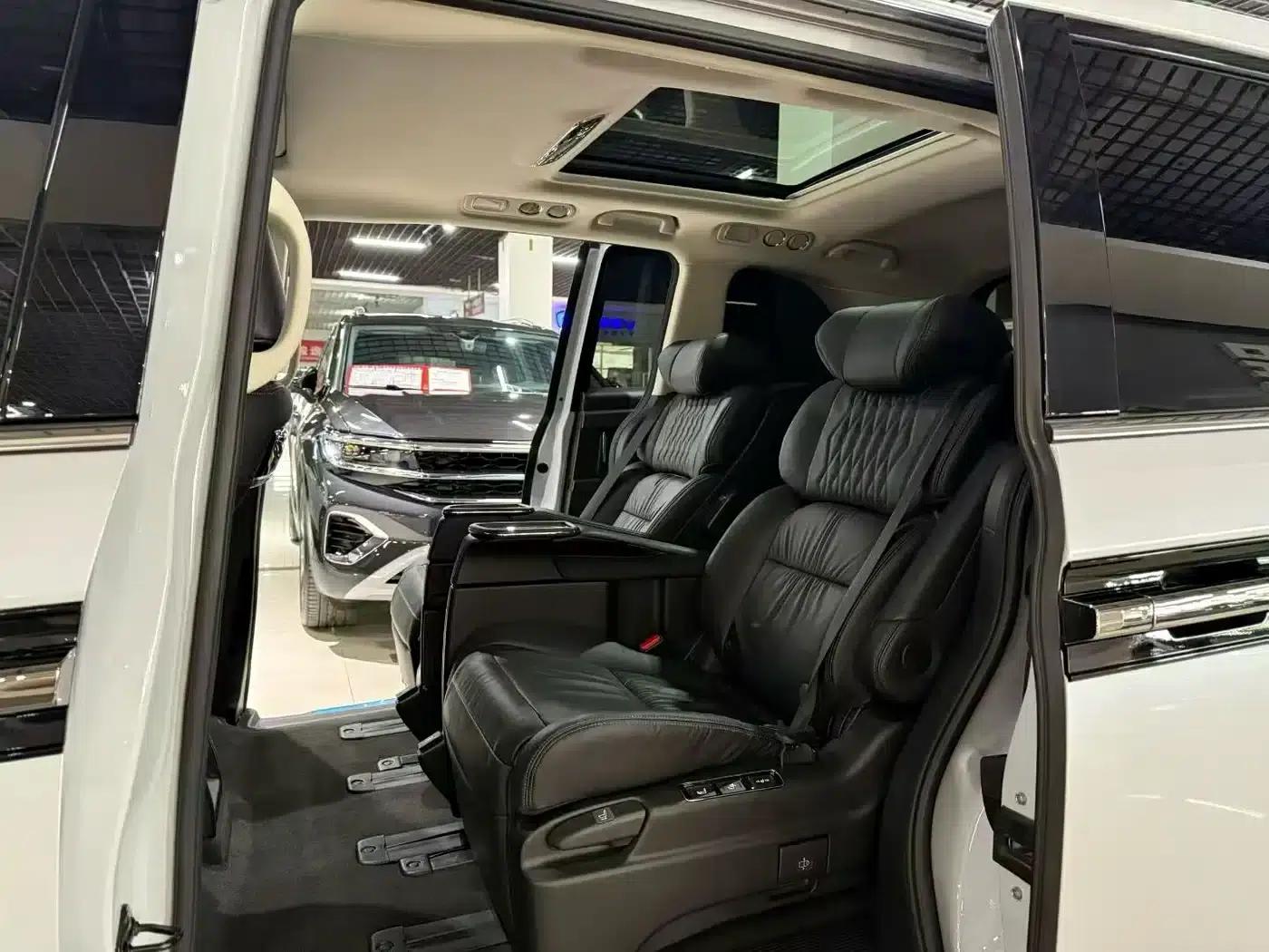 Elysion 2024 2.0L e:HEV Luxury Edition — миниатюра 5