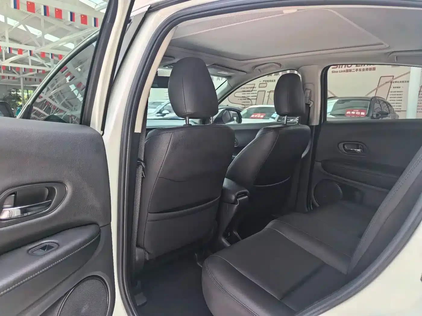 Vezel 2022 1.5L CVT Phantom Night Pioneer Edition — миниатюра 12