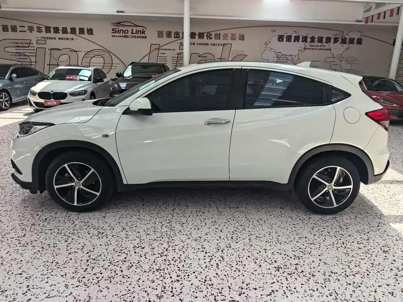 Vezel 2022 1.5L CVT Phantom Night Pioneer Edition — миниатюра 4