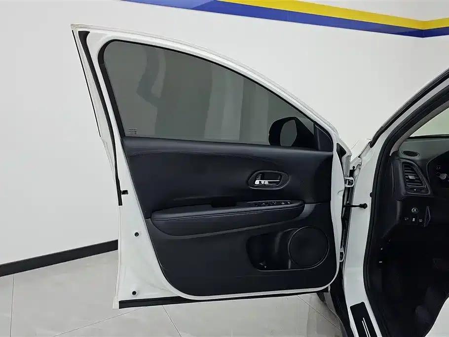 Vezel 2020 1.5L CVT Elite Edition — миниатюра 7