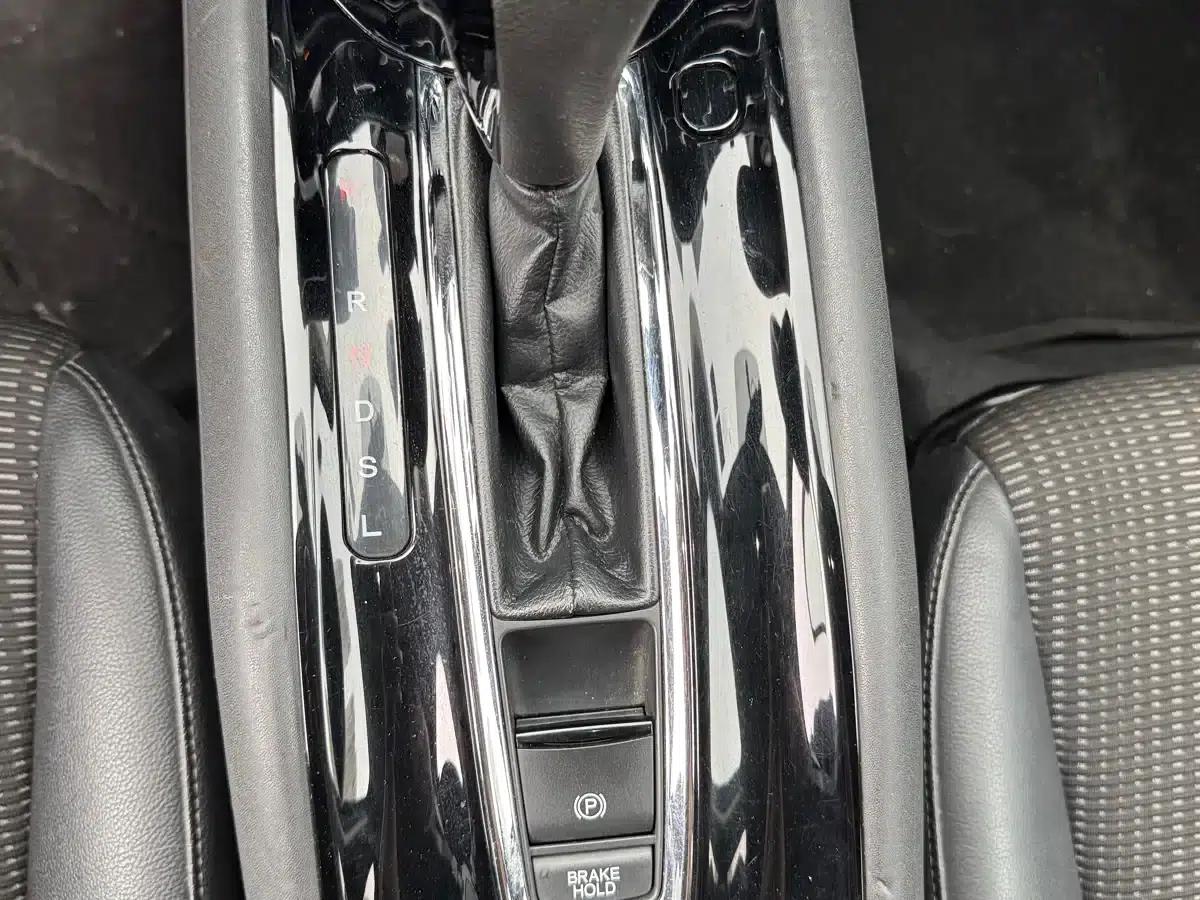 Vezel 2017 1.8L CVT 2WD Pioneer Edition — миниатюра 10
