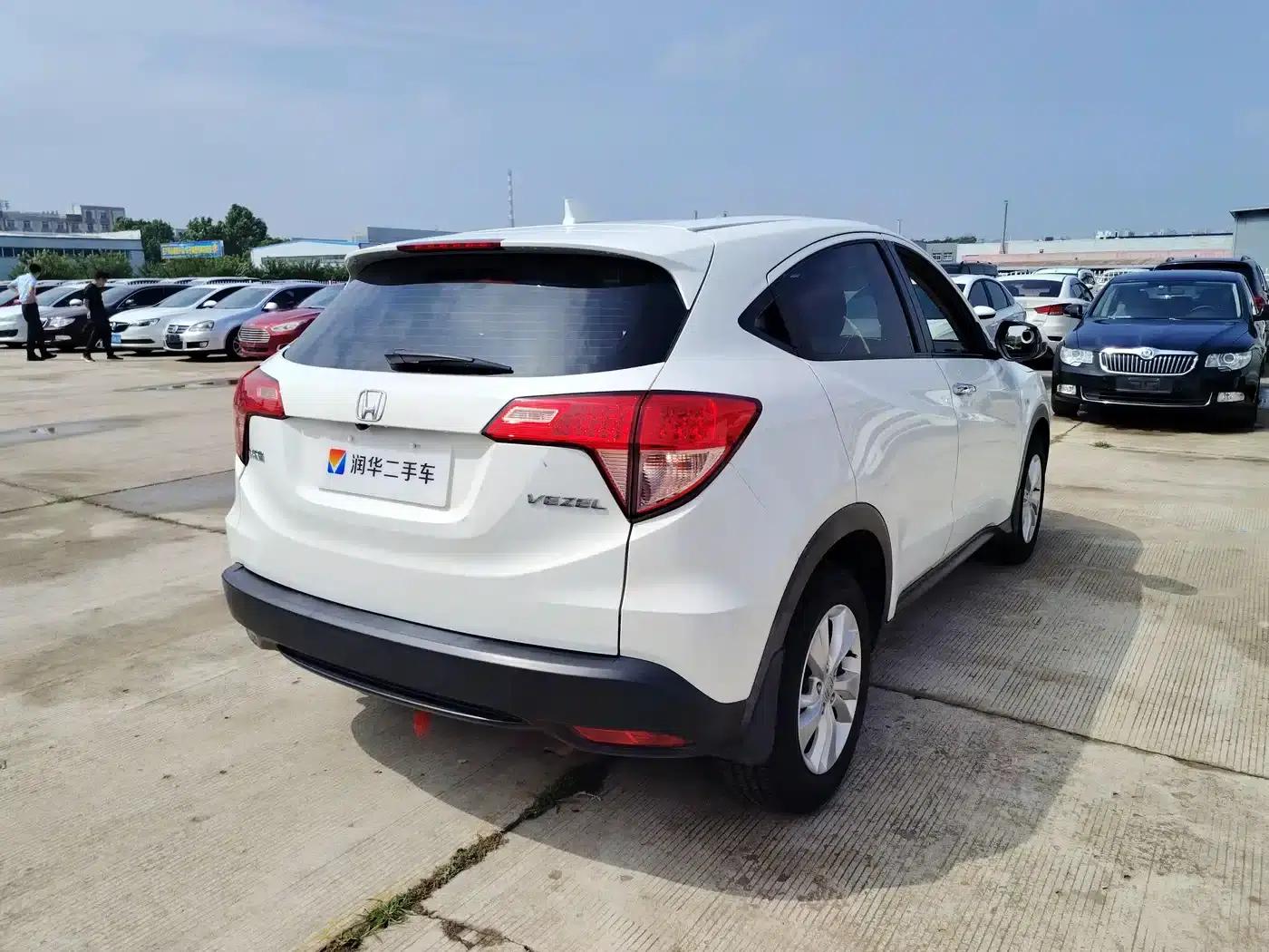 Vezel 2015 1.5L CVT 2WD Comfort Model — миниатюра 12