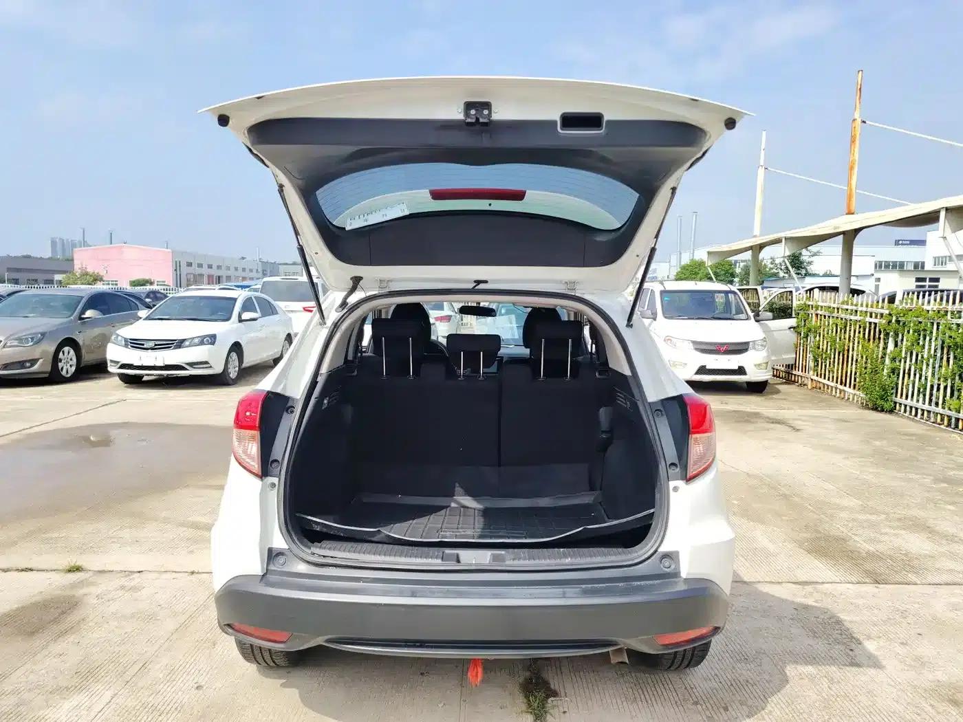 Vezel 2015 1.5L CVT 2WD Comfort Model — миниатюра 13