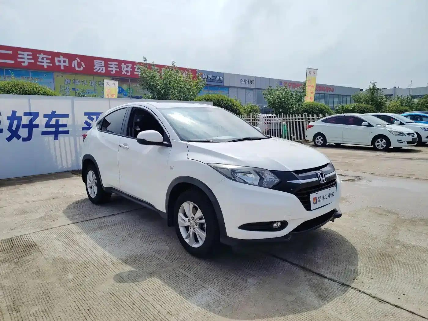 Vezel 2015 1.5L CVT 2WD Comfort Model — миниатюра 3
