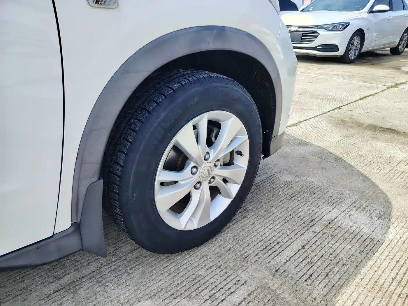 Vezel 2015 1.5L CVT 2WD Comfort Model — миниатюра 9