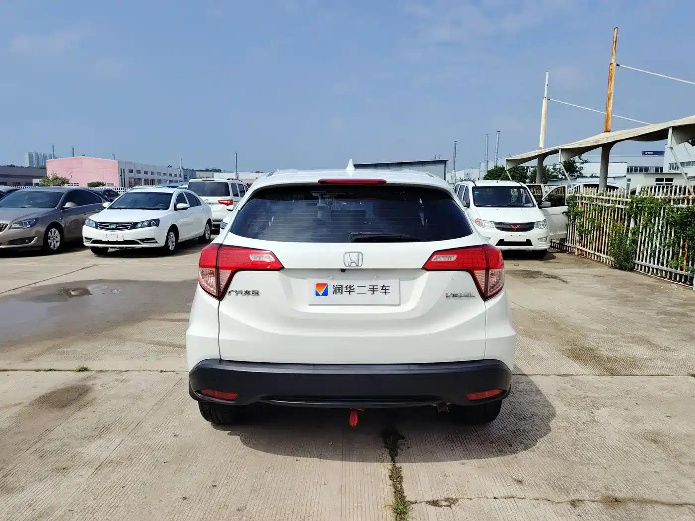 Vezel 2015 1.5L CVT 2WD Comfort Model — миниатюра 10