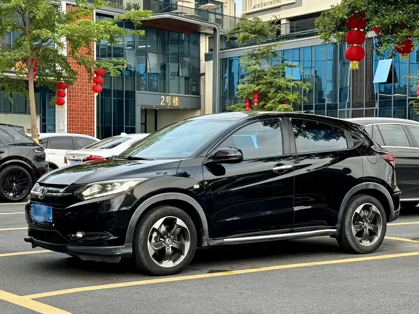 Vezel 2017 1.8L CVT 2WD Pioneer Edition — миниатюра 2