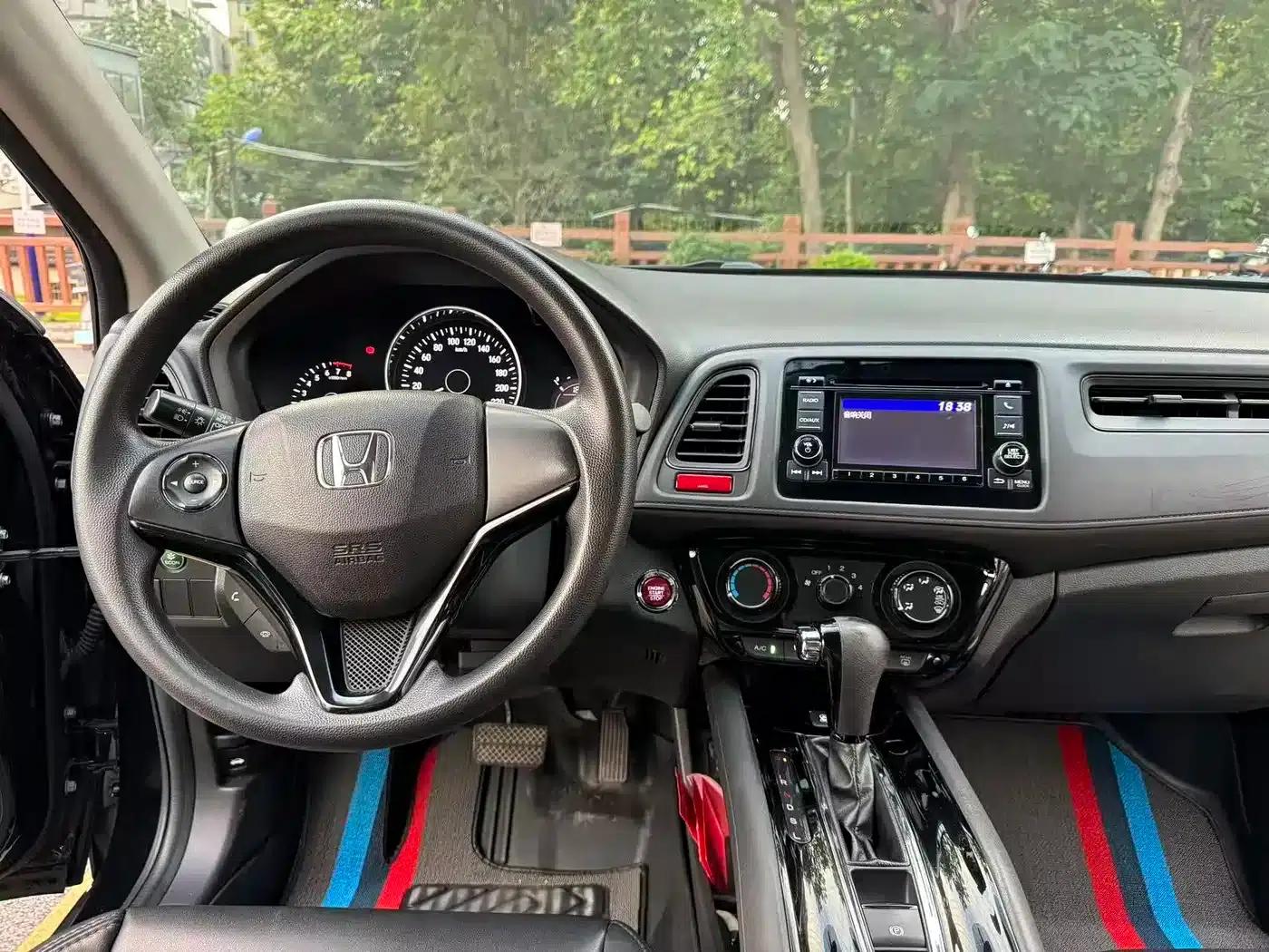 Vezel 2017 1.8L CVT 2WD Pioneer Edition — миниатюра 4