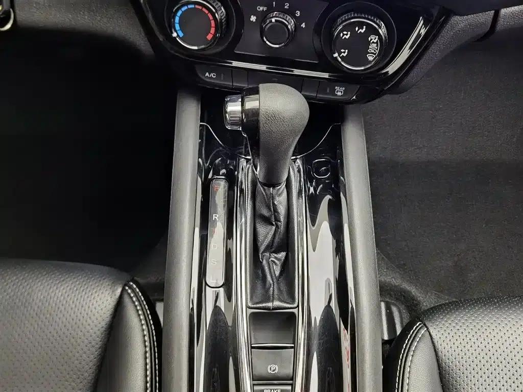 Vezel 2015 1.5L CVT 2WD Comfort Model — миниатюра 13