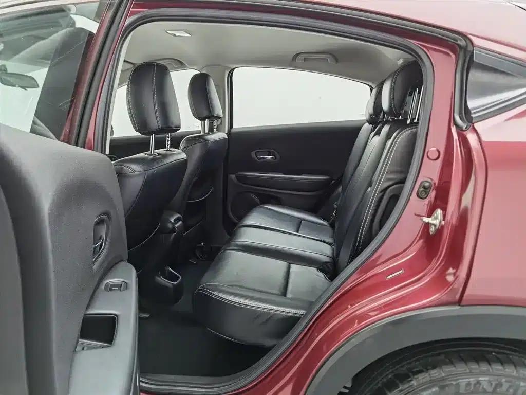 Vezel 2015 1.5L CVT 2WD Comfort Model — миниатюра 15