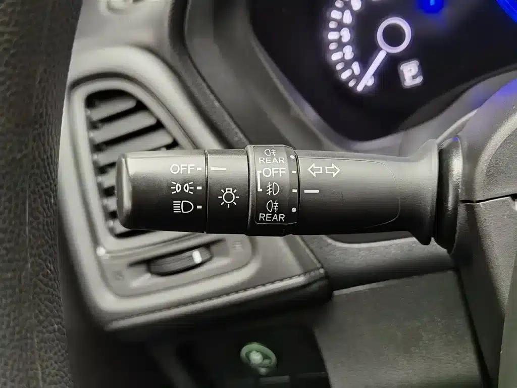 Vezel 2015 1.5L CVT 2WD Comfort Model — миниатюра 21