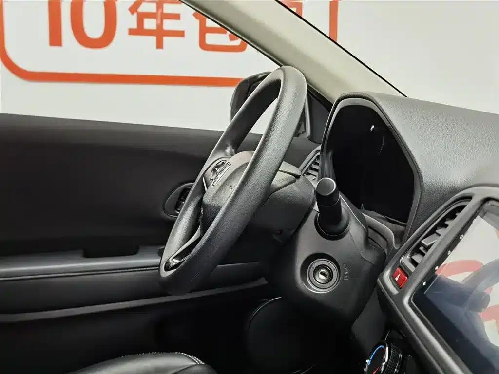 Vezel 2015 1.5L CVT 2WD Comfort Model — миниатюра 22