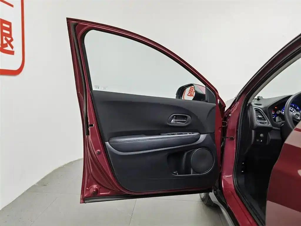 Vezel 2015 1.5L CVT 2WD Comfort Model — миниатюра 8