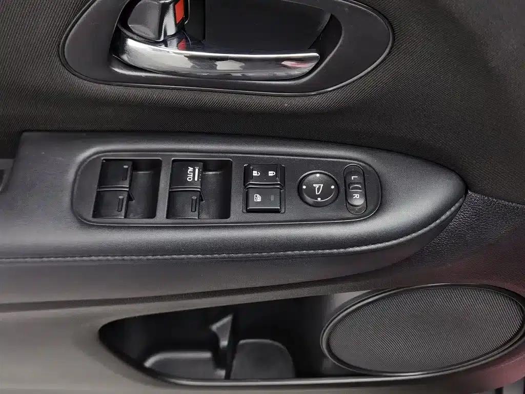 Vezel 2015 1.5L CVT 2WD Comfort Model — миниатюра 9