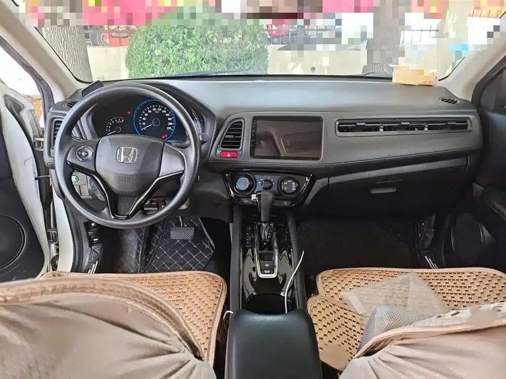 Vezel 2017 1.5L CVT 2WD Comfort Model — миниатюра 13