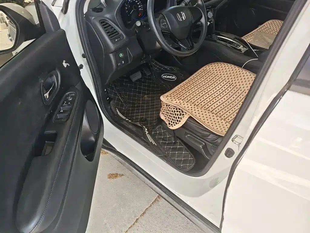 Vezel 2017 1.5L CVT 2WD Comfort Model — миниатюра 14