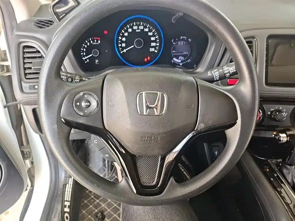Vezel 2017 1.5L CVT 2WD Comfort Model — миниатюра 3