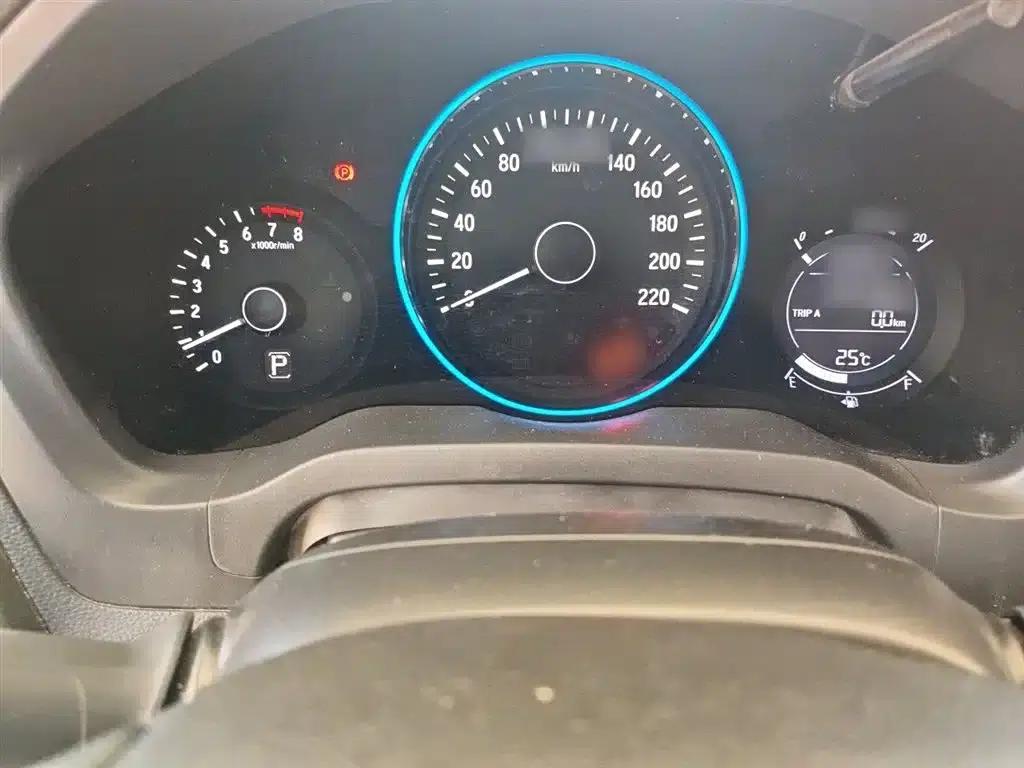 Vezel 2017 1.5L CVT 2WD Comfort Model — миниатюра 4