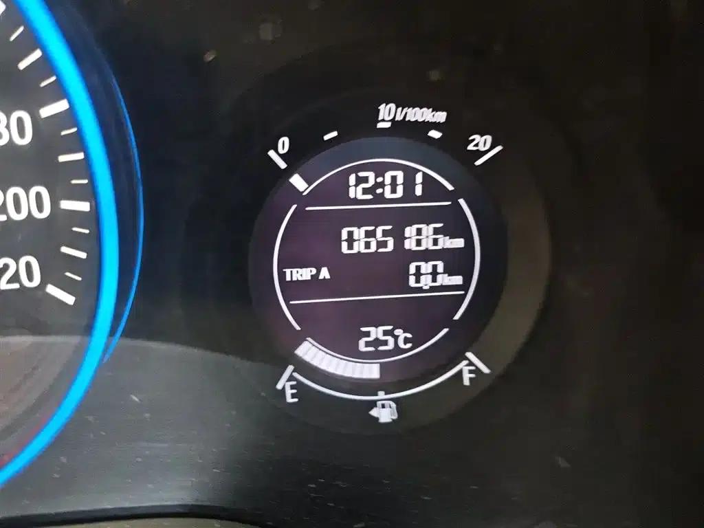 Vezel 2017 1.5L CVT 2WD Comfort Model — миниатюра 5