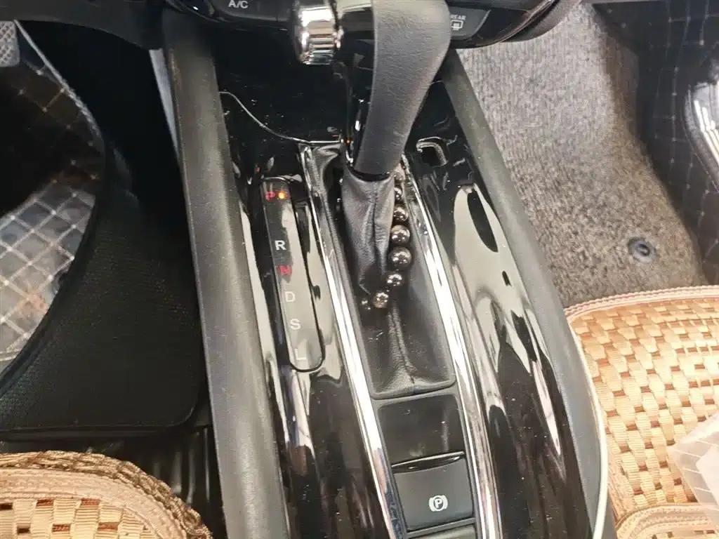 Vezel 2017 1.5L CVT 2WD Comfort Model — миниатюра 7
