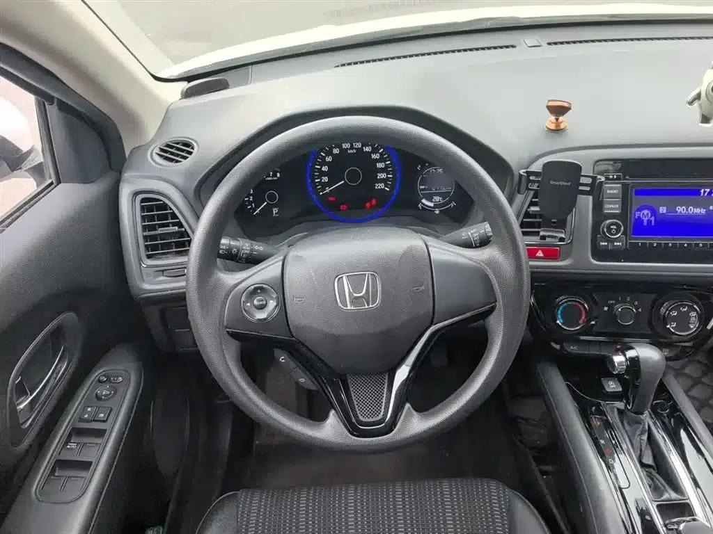 Vezel 2017 1.8L CVT 2WD Pioneer Edition — миниатюра 3