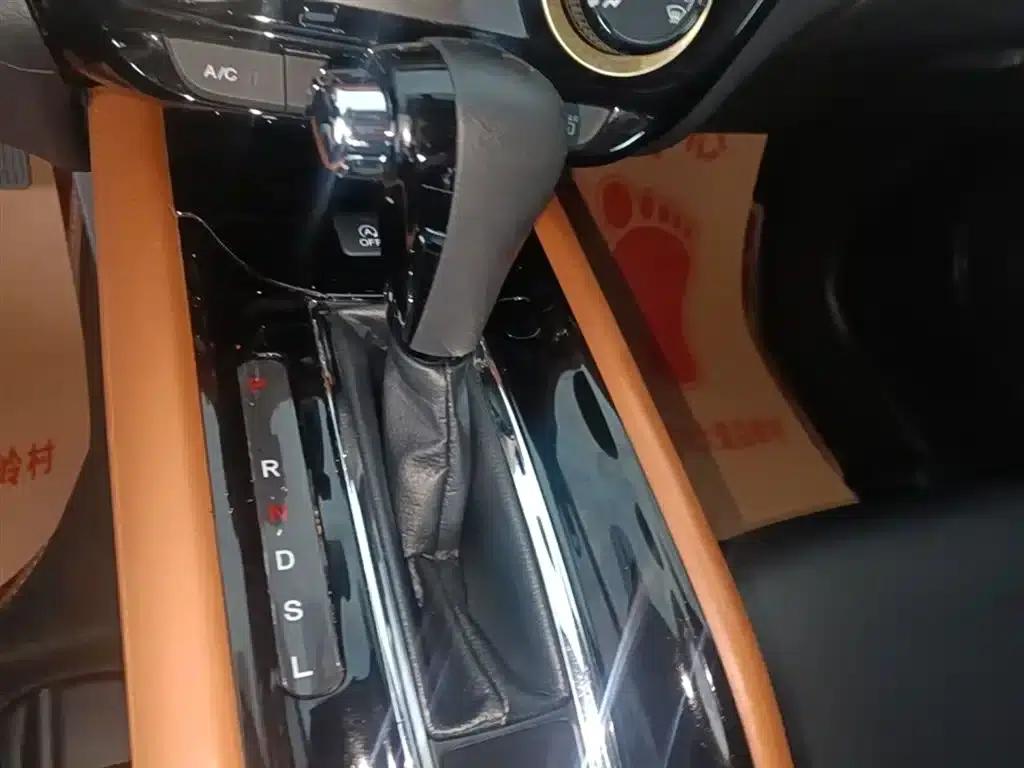 Vezel 2017 1.8L CVT 2WD Pioneer Edition — миниатюра 14