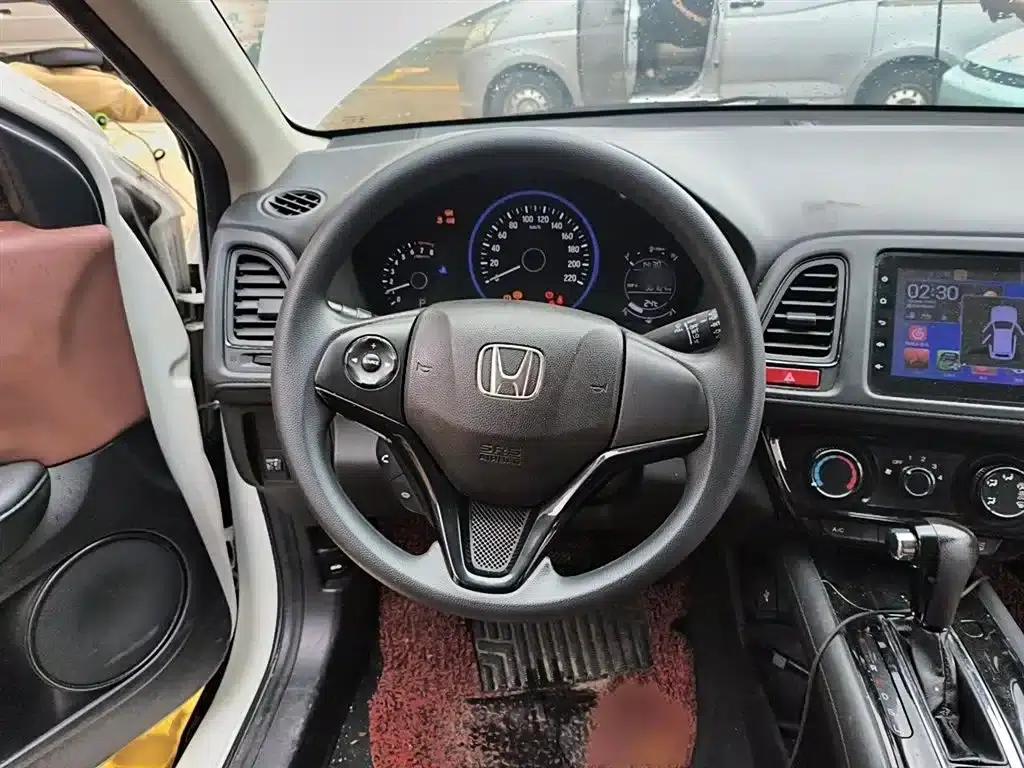 Vezel 2017 1.5L CVT 2WD Comfort Model — миниатюра 3