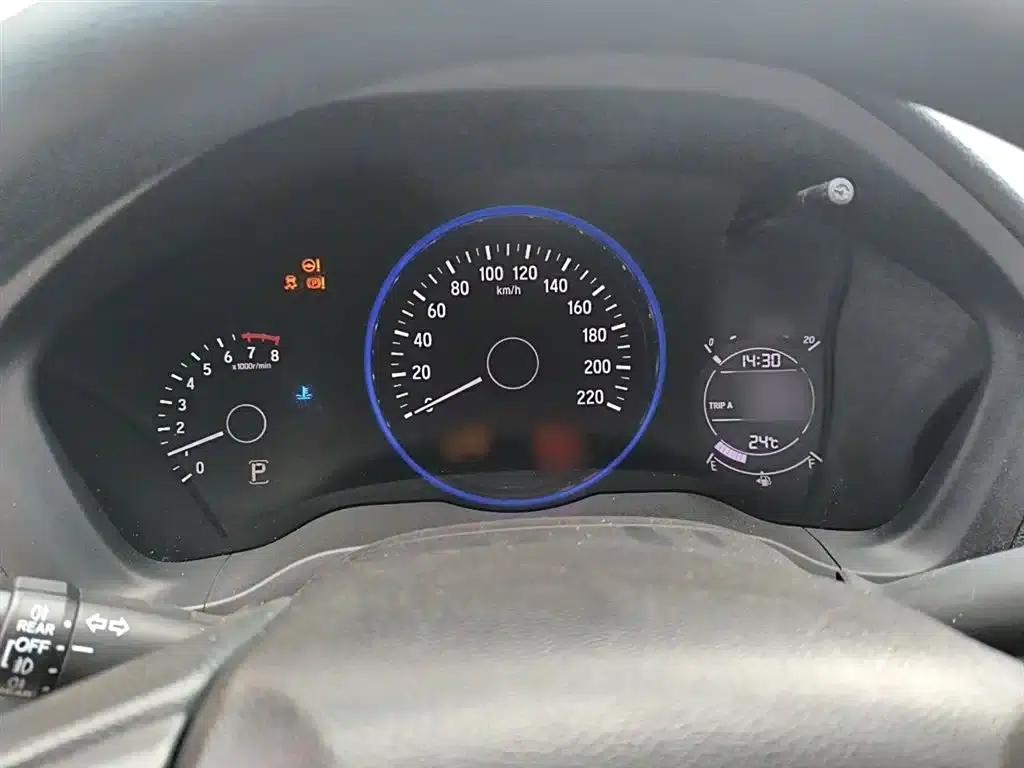 Vezel 2017 1.5L CVT 2WD Comfort Model — миниатюра 4