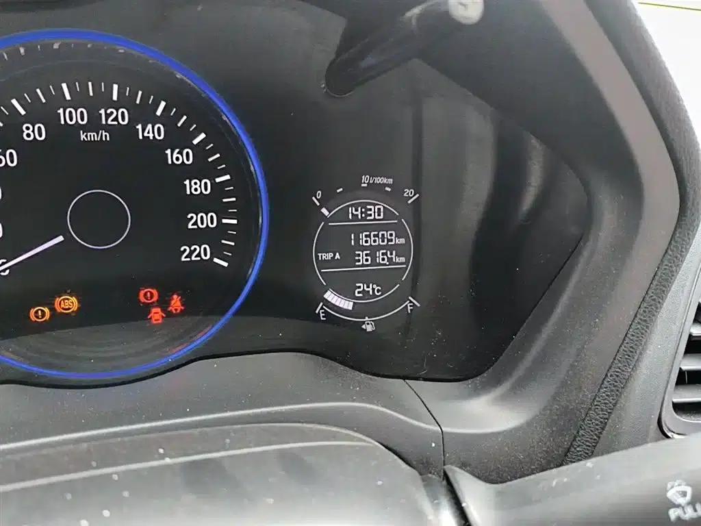Vezel 2017 1.5L CVT 2WD Comfort Model — миниатюра 5