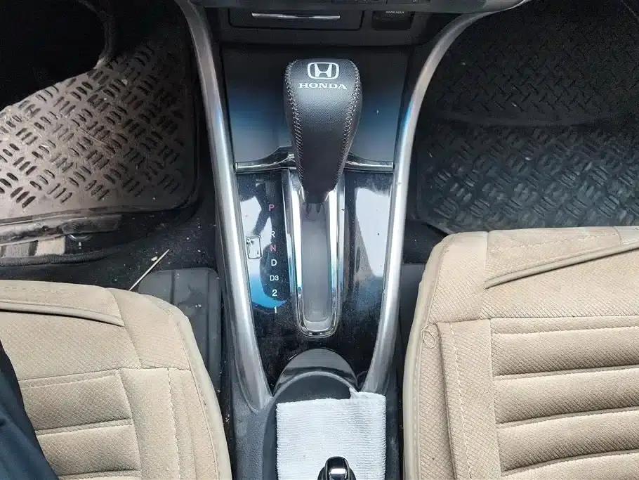 Honda Crider 2015 1.8L Automatic Deluxe Edition — миниатюра 16