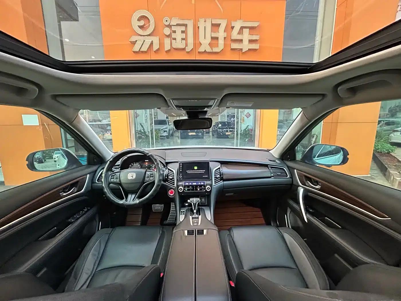 2017 Honda Avancier 240TURBO 2WD Premium Edition — миниатюра 16