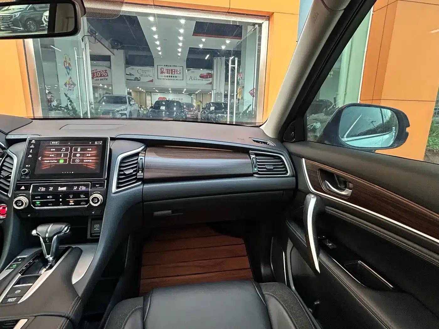 2017 Honda Avancier 240TURBO 2WD Premium Edition — миниатюра 19