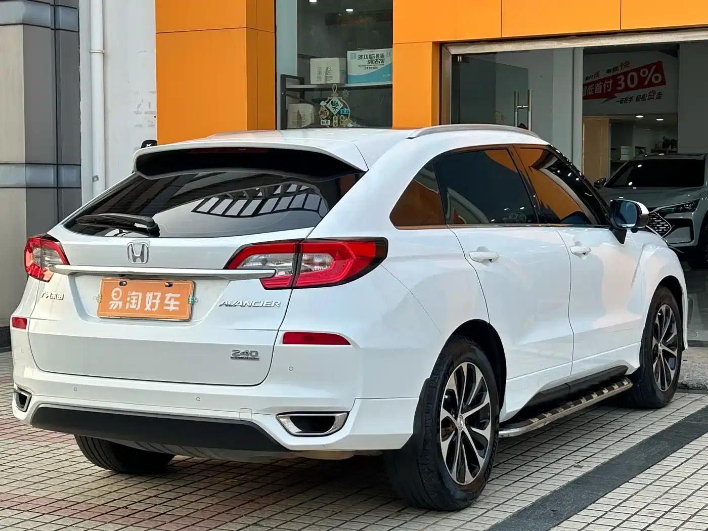 2017 Honda Avancier 240TURBO 2WD Premium Edition — миниатюра 6