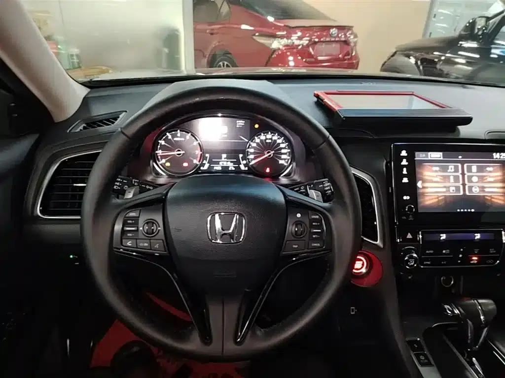 2017 Honda Avancier 240TURBO 2WD Premium Edition — миниатюра 11