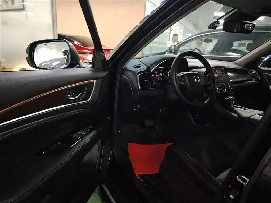 2017 Honda Avancier 240TURBO 2WD Premium Edition — миниатюра 16